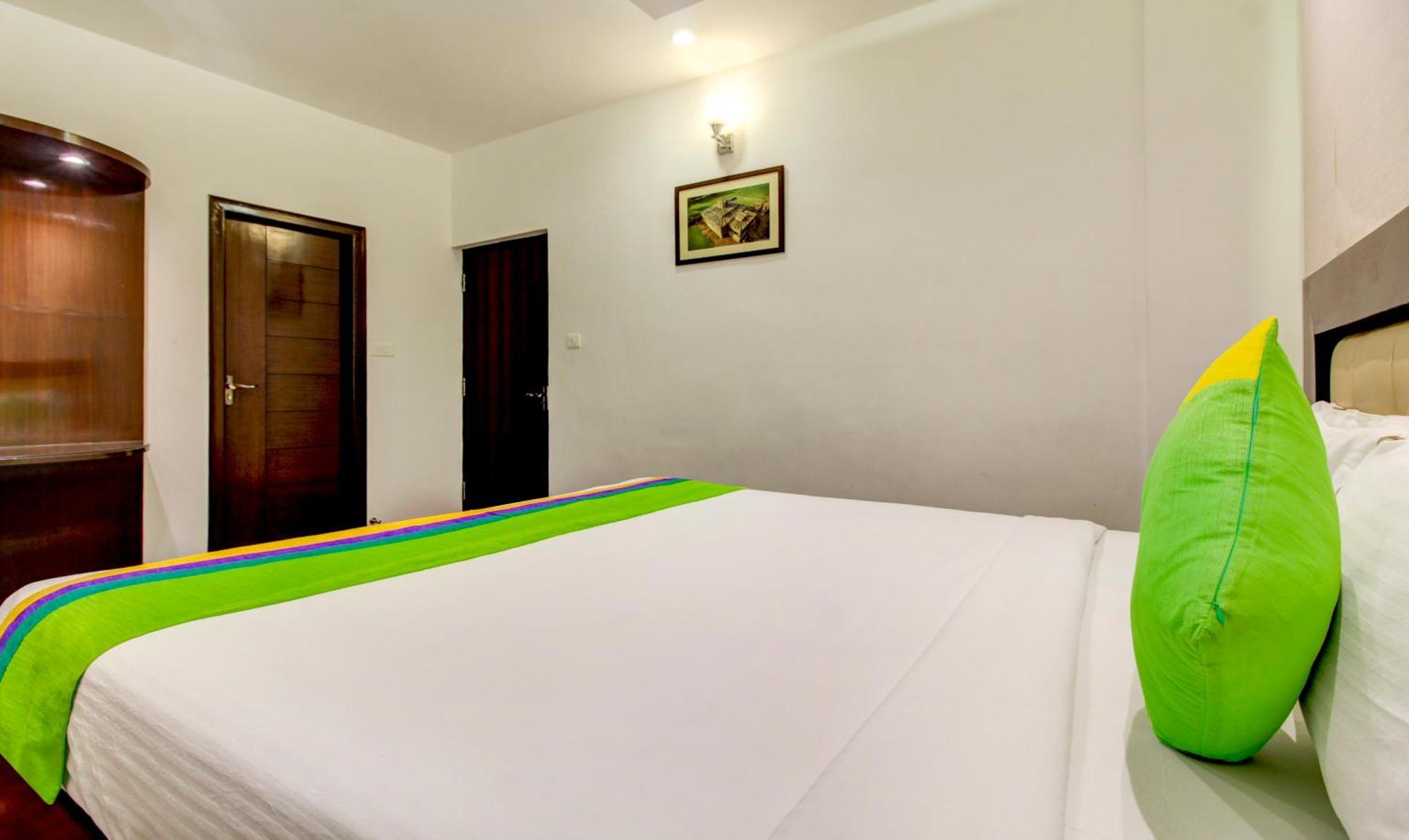 होटल Treebo The Sai Leela R T Nagar Bangalore